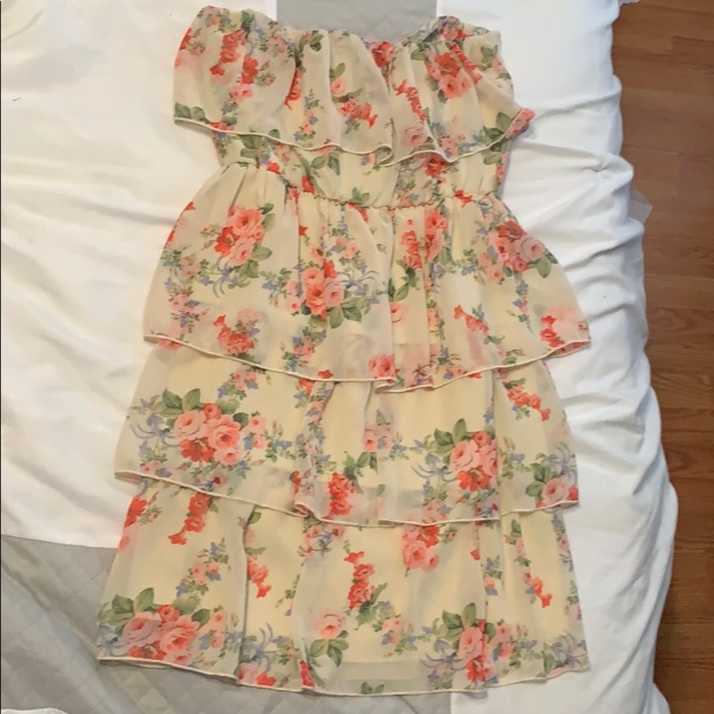 Beautiful flowered dress. Strapless